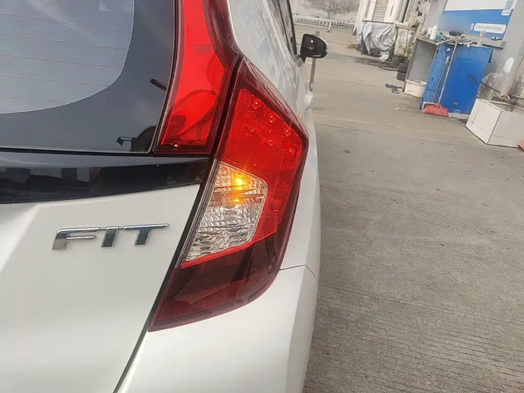 Honda Fit — фото 8