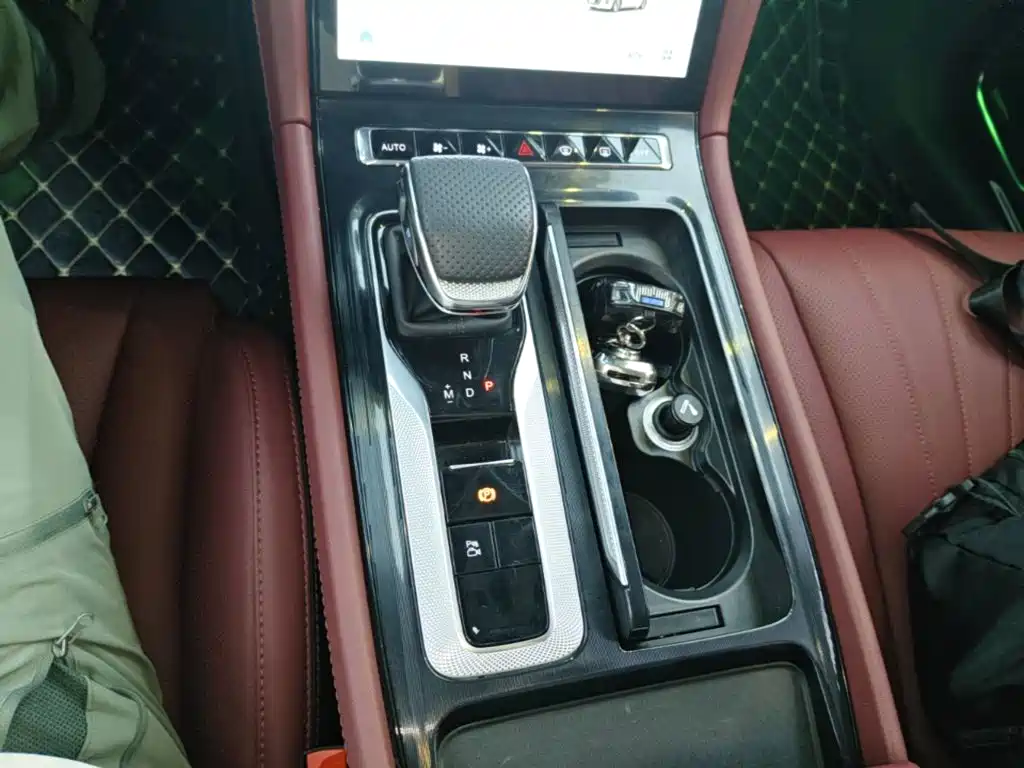 Hongqi Hongqi H5 — фото 14