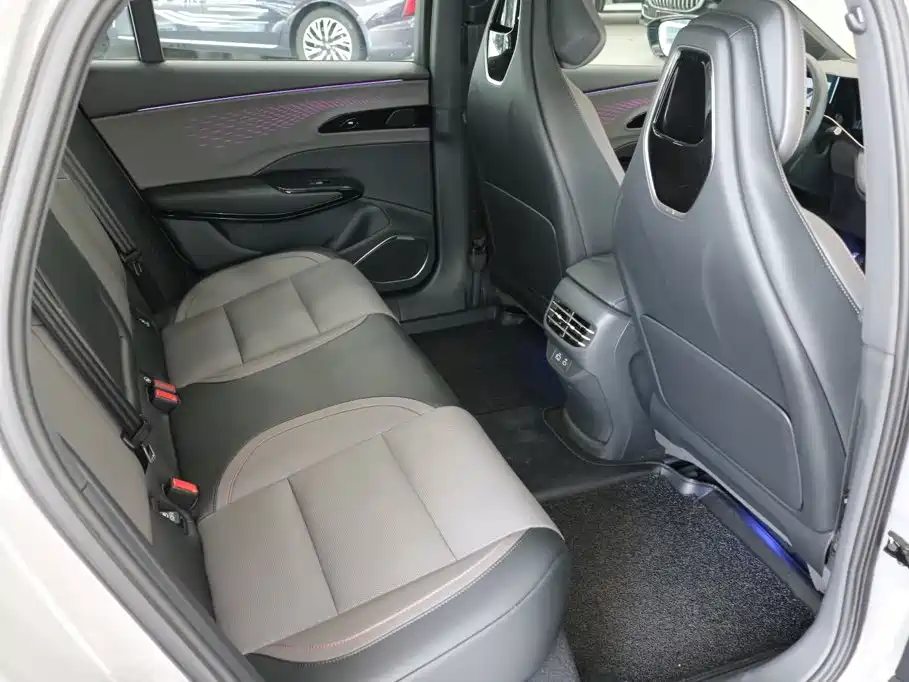 Hongqi Hongqi EH7 — фото 13