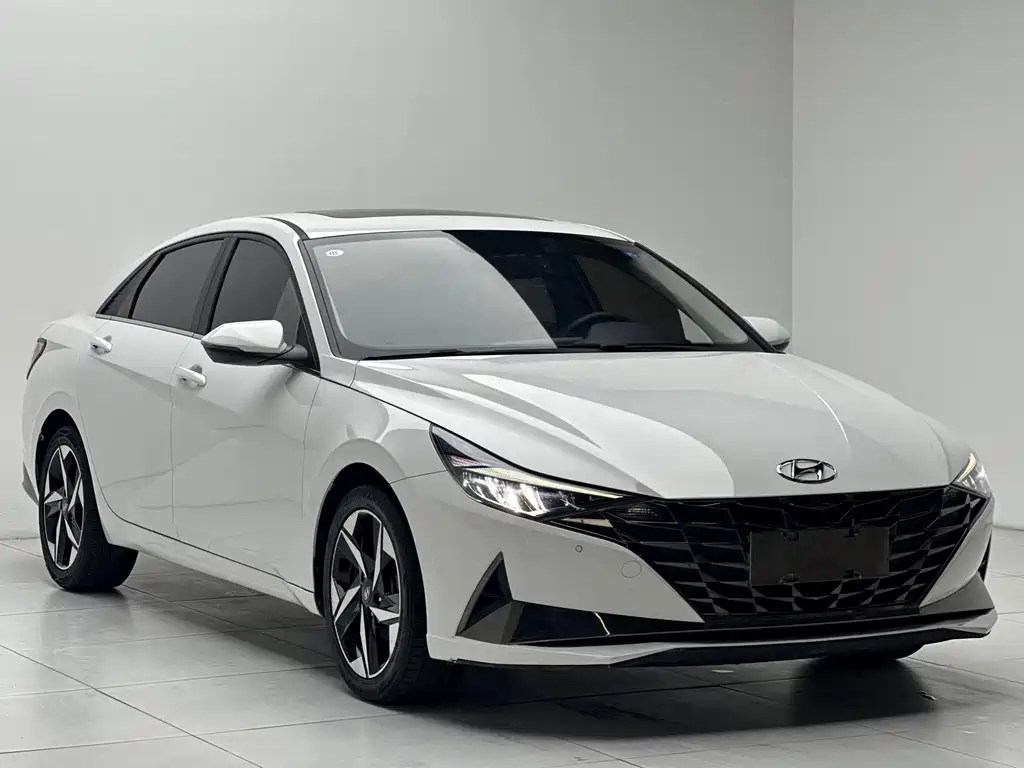 Hyundai Elantra — фото 3