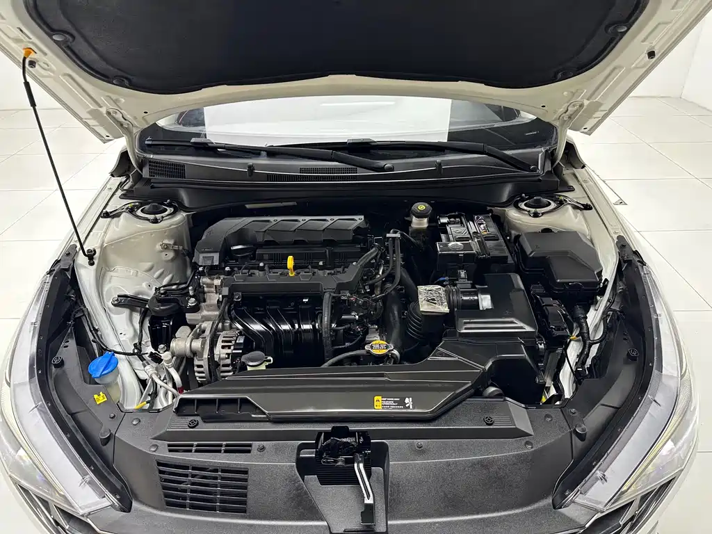 Hyundai Elantra — фото 23