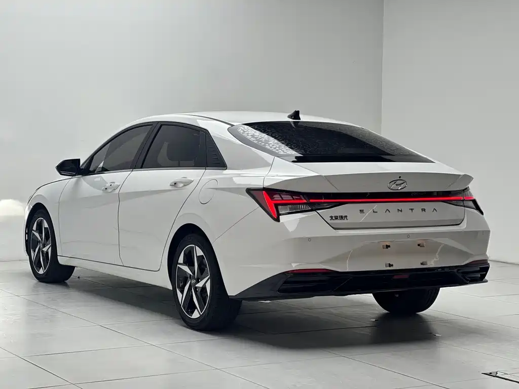 Hyundai Elantra — фото 7