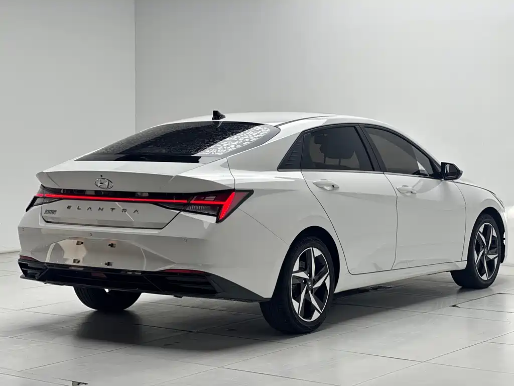 Hyundai Elantra — фото 9