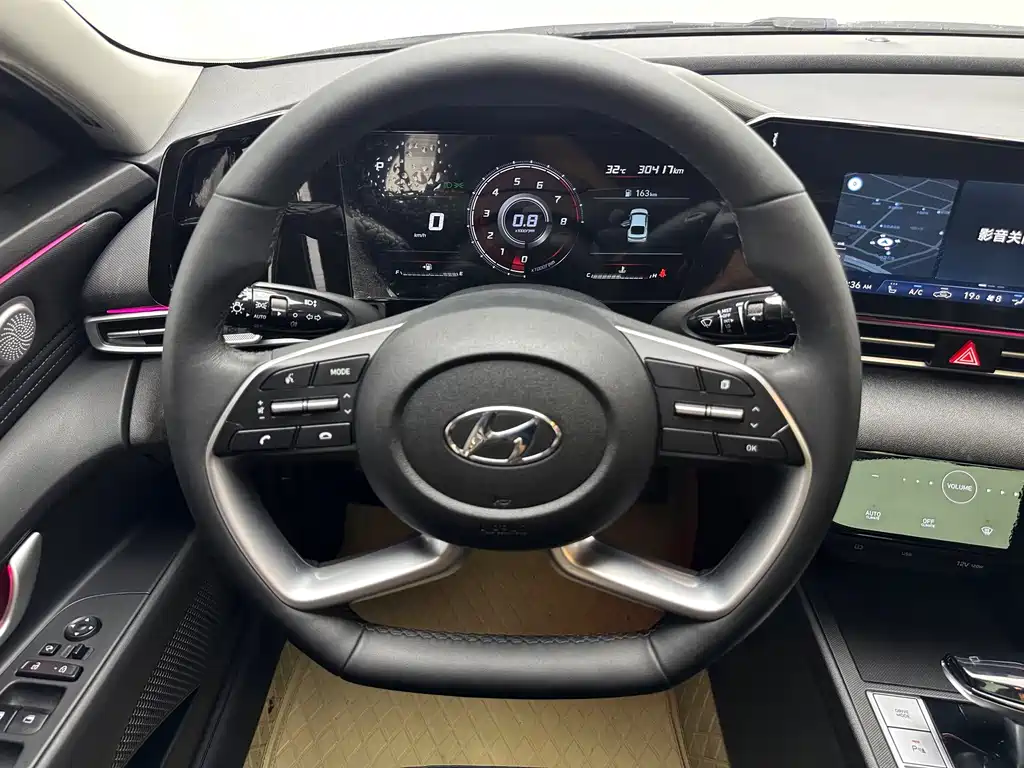 Hyundai Elantra — фото 10