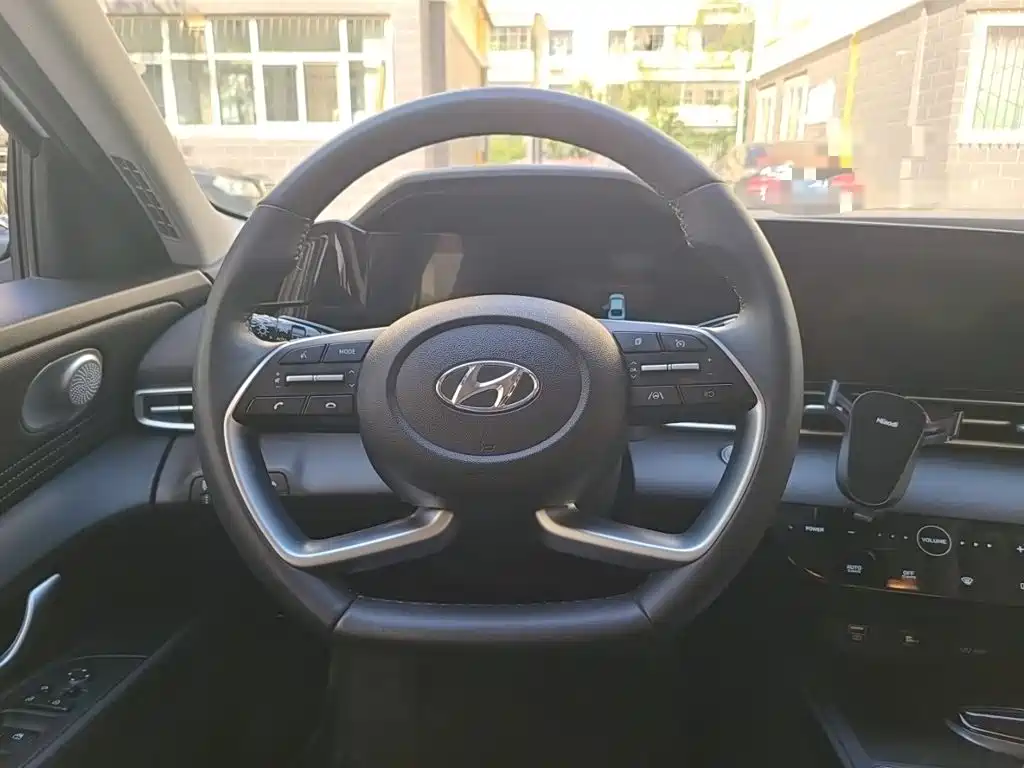 Hyundai Elantra — фото 6