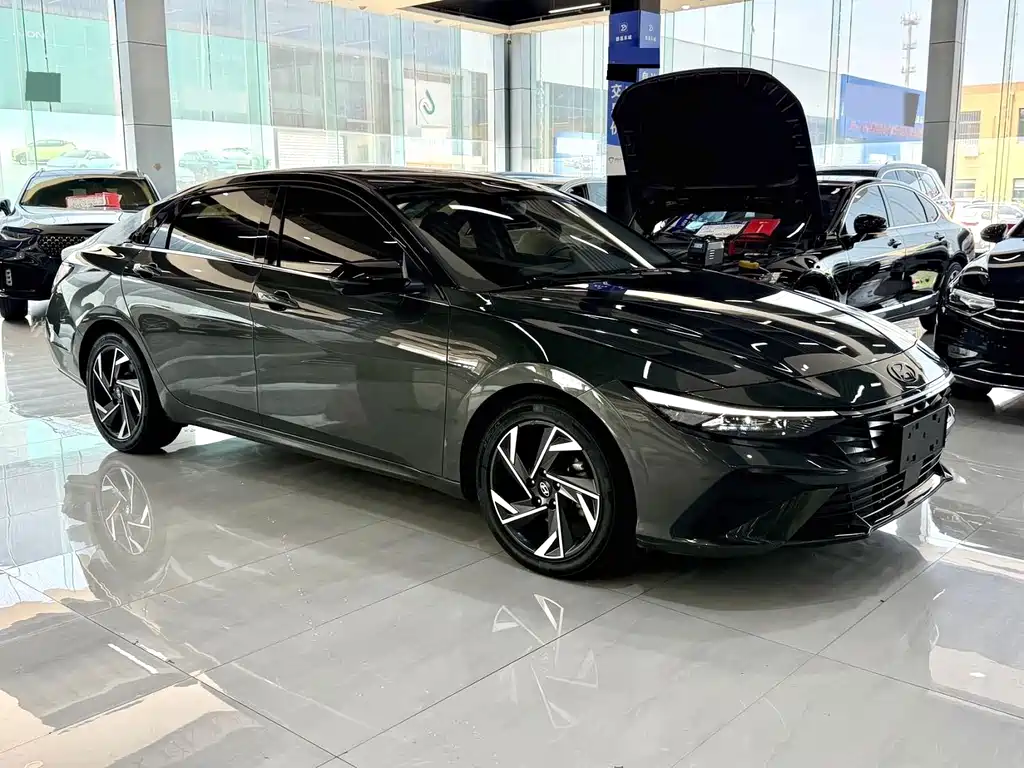 Hyundai Elantra — фото 3