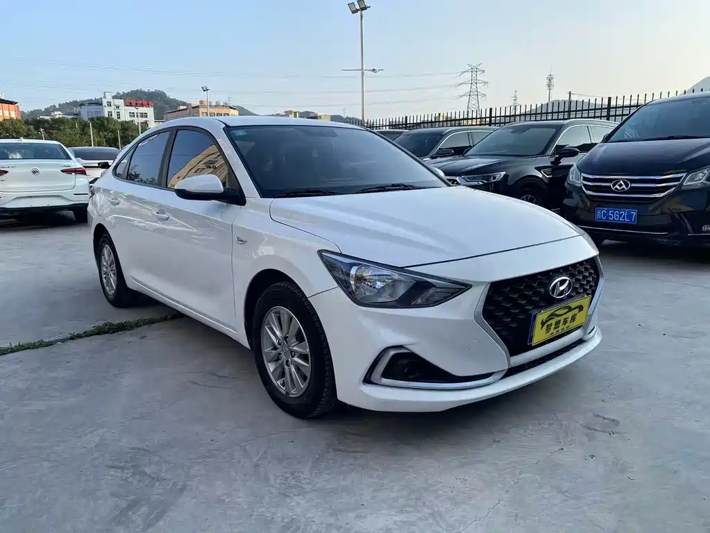 Hyundai Elantra — фото 2