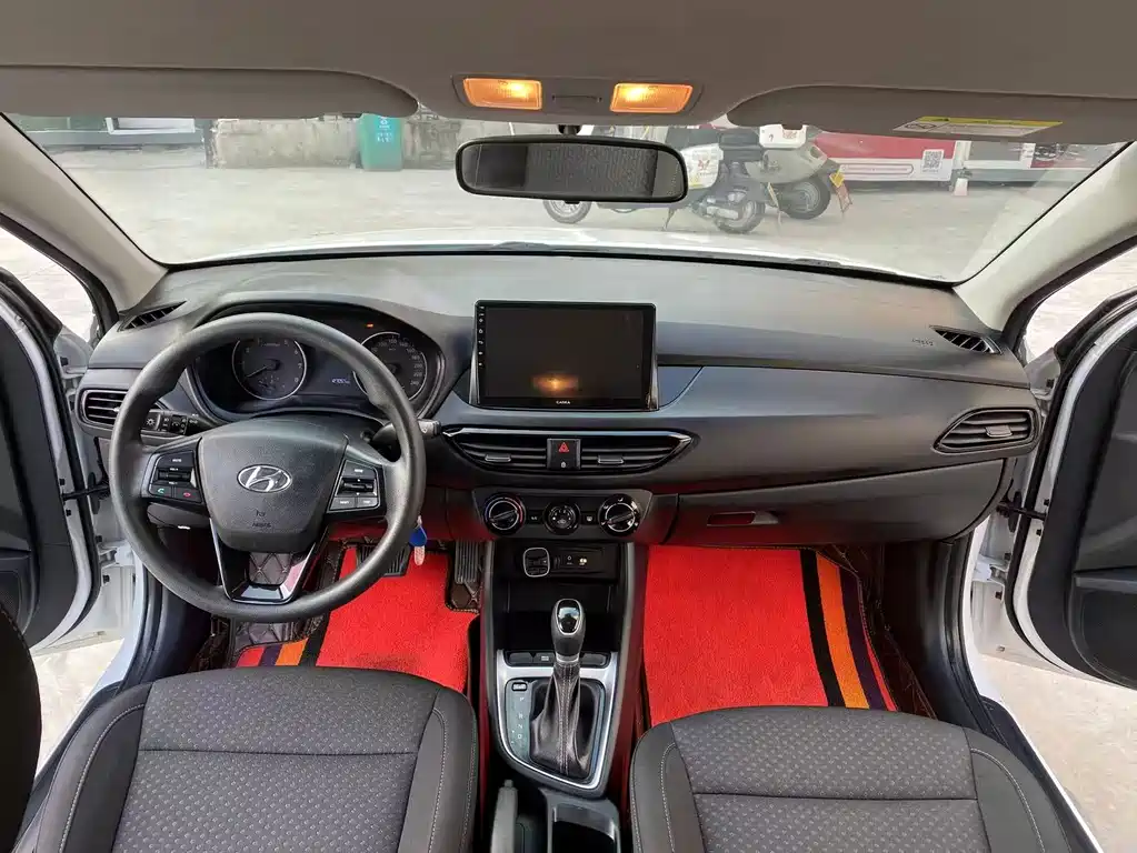 Hyundai Elantra — фото 13