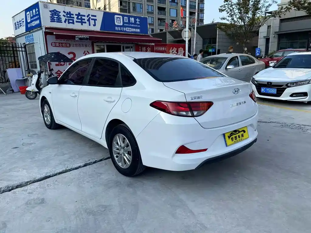 Hyundai Elantra — фото 4