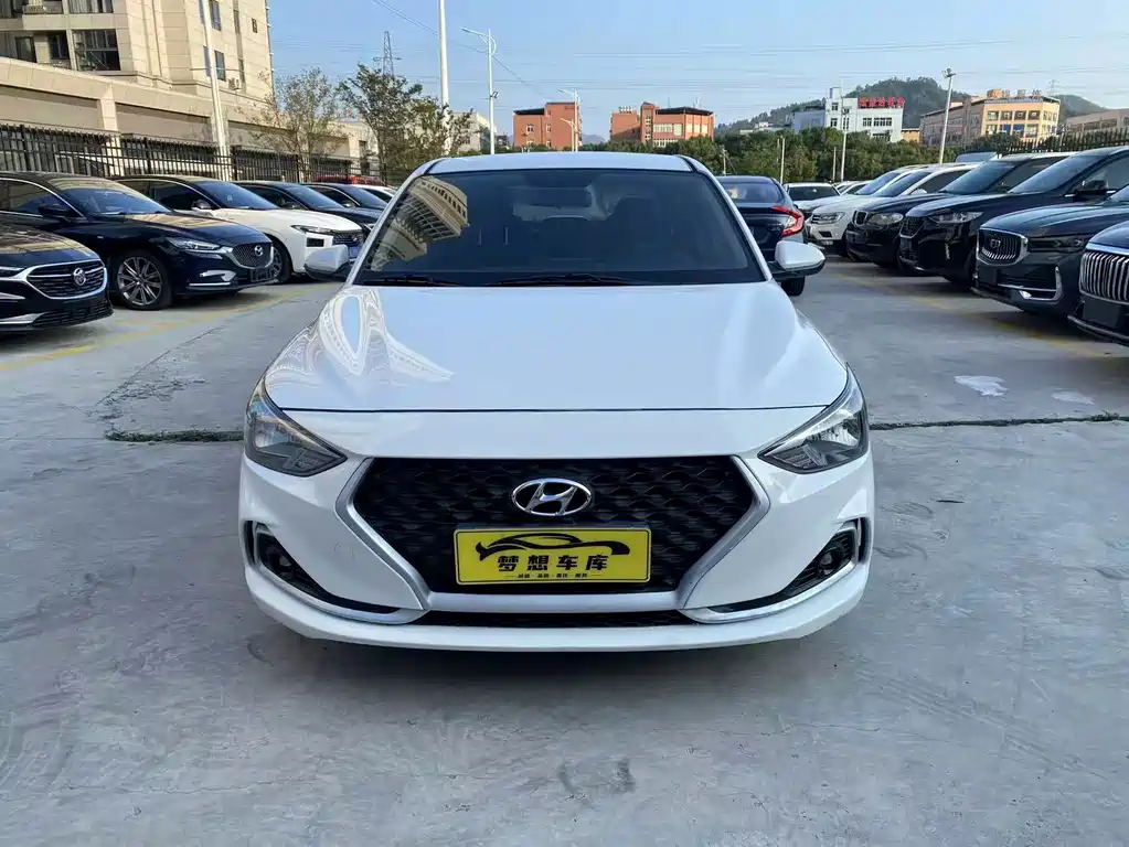 Hyundai Elantra — фото 5