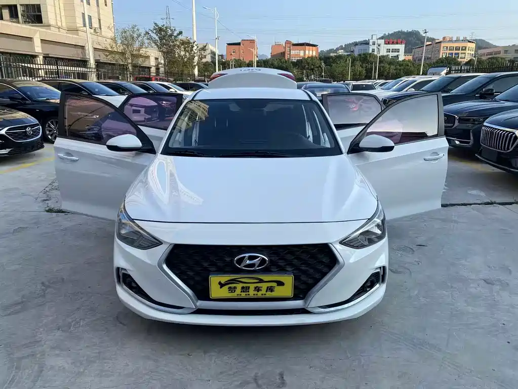 Hyundai Elantra — фото 7
