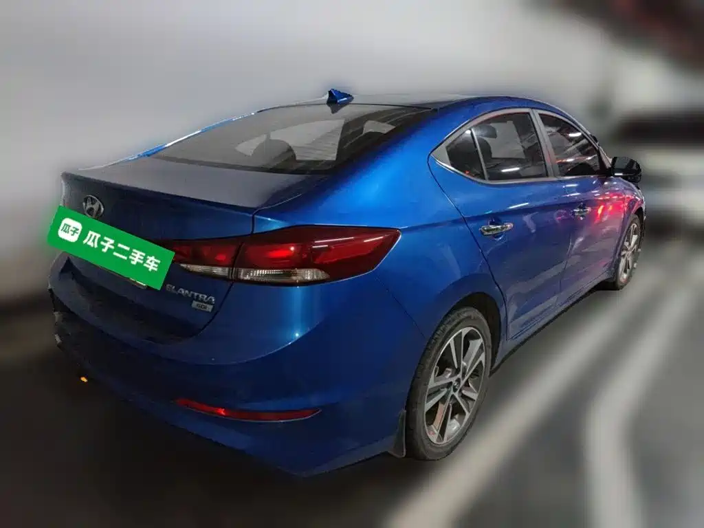 Hyundai Elantra — фото 4