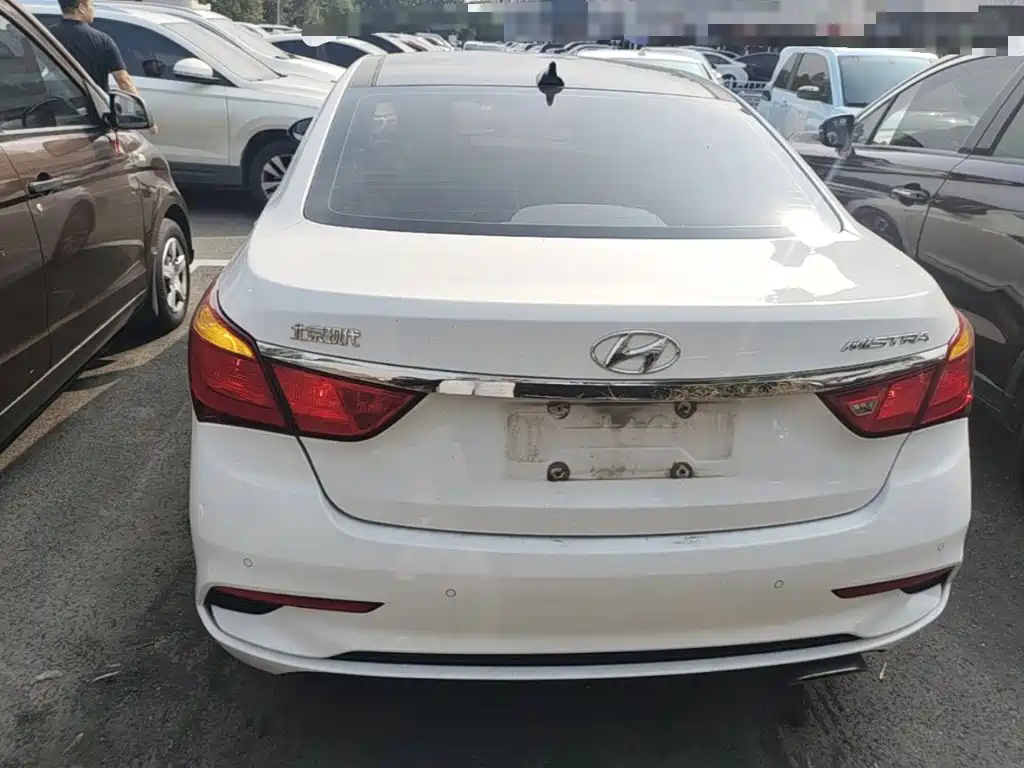 Hyundai Mistra — фото 6