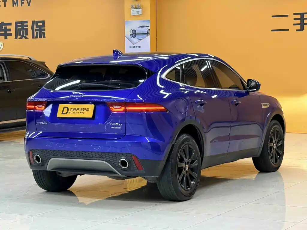 Jaguar E-PACE — фото 10