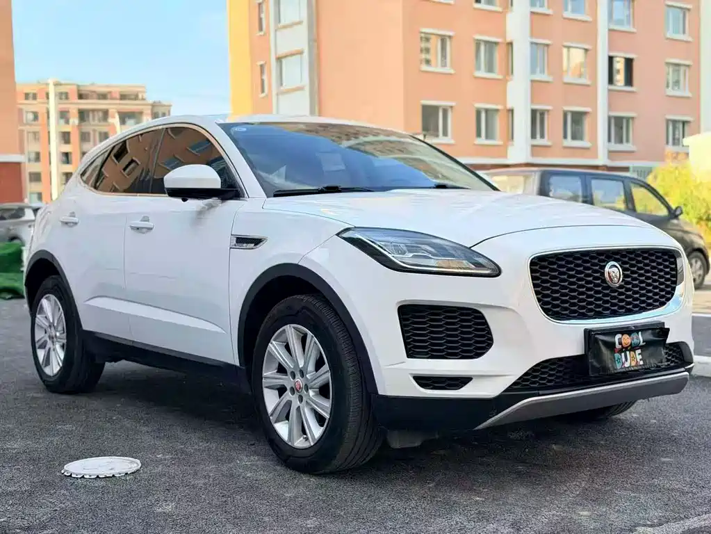 Jaguar E-PACE — фото 3