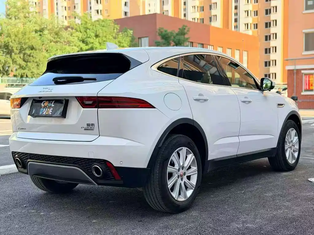 Jaguar E-PACE — фото 7