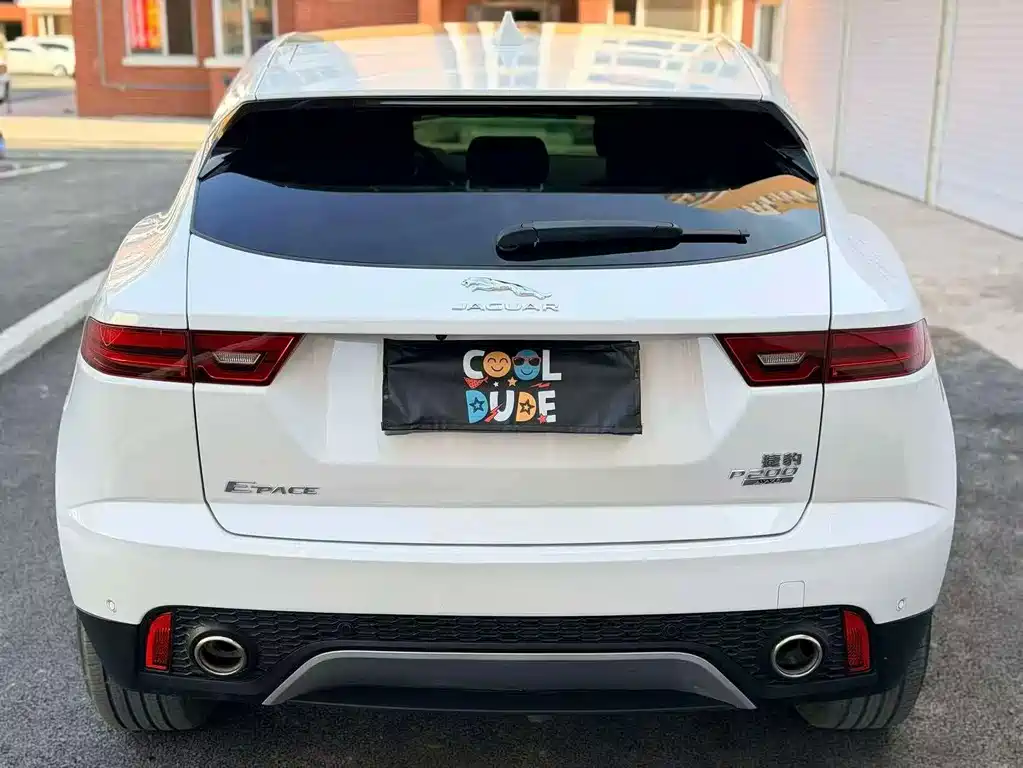 Jaguar E-PACE — фото 8