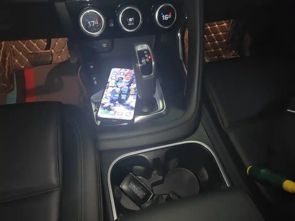 Jaguar E-PACE — фото 14