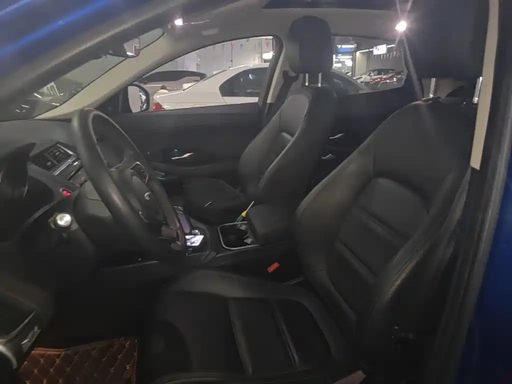 Jaguar E-PACE — фото 15