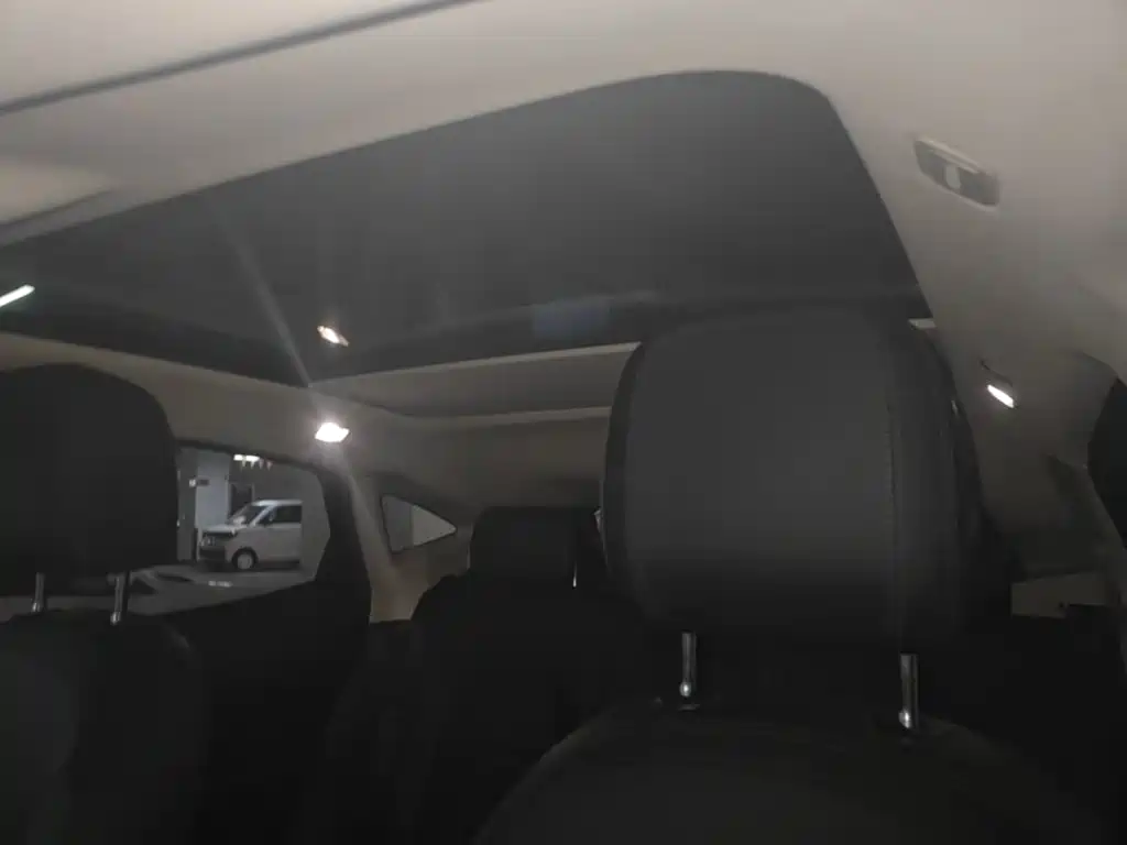 Jaguar E-PACE — фото 18
