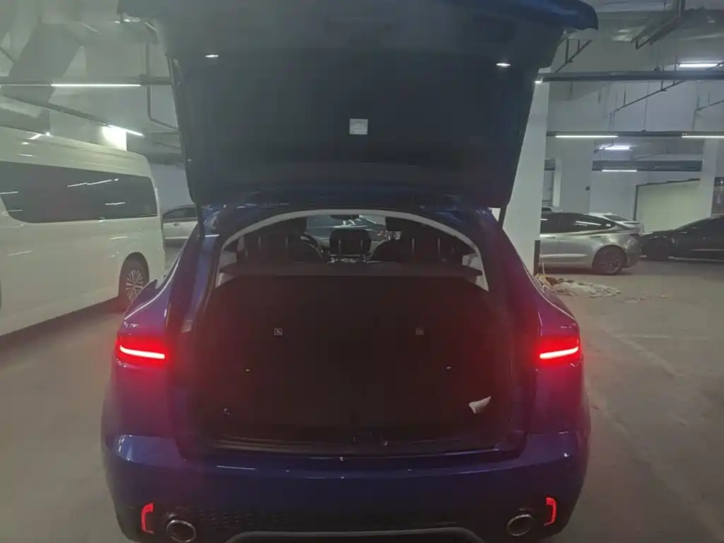 Jaguar E-PACE — фото 19
