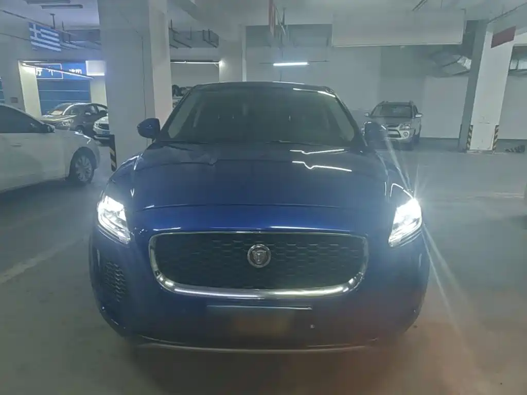 Jaguar E-PACE — фото 3