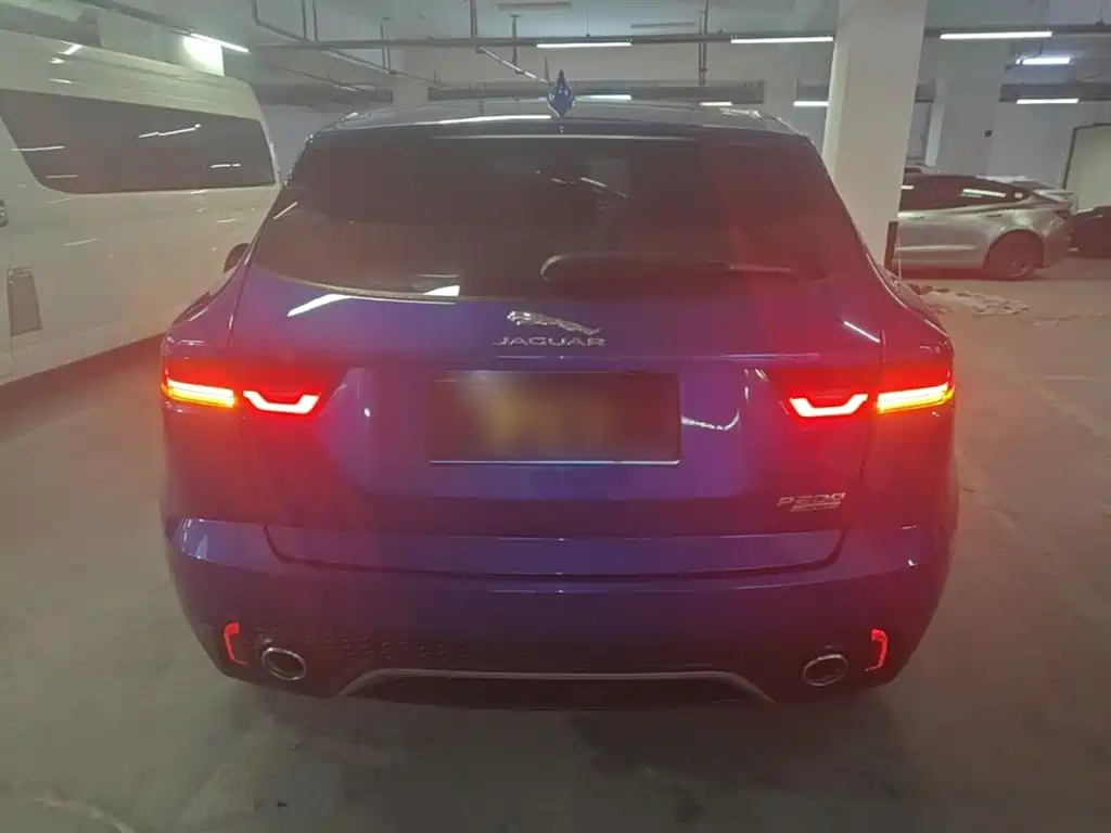 Jaguar E-PACE — фото 6
