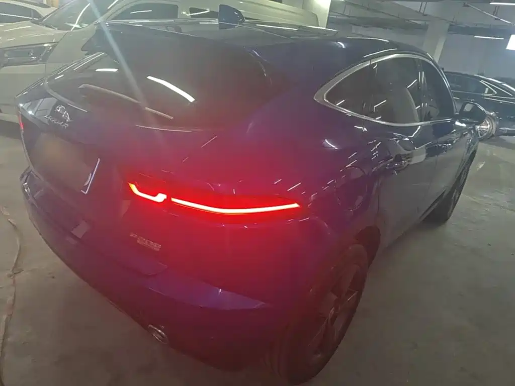 Jaguar E-PACE — фото 7
