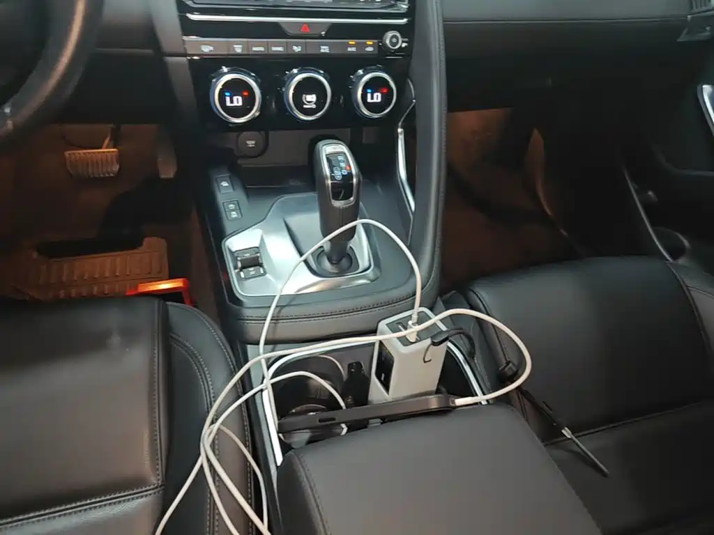 Jaguar E-PACE — фото 14