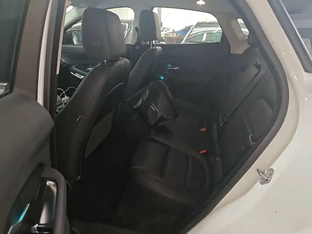 Jaguar E-PACE — фото 17