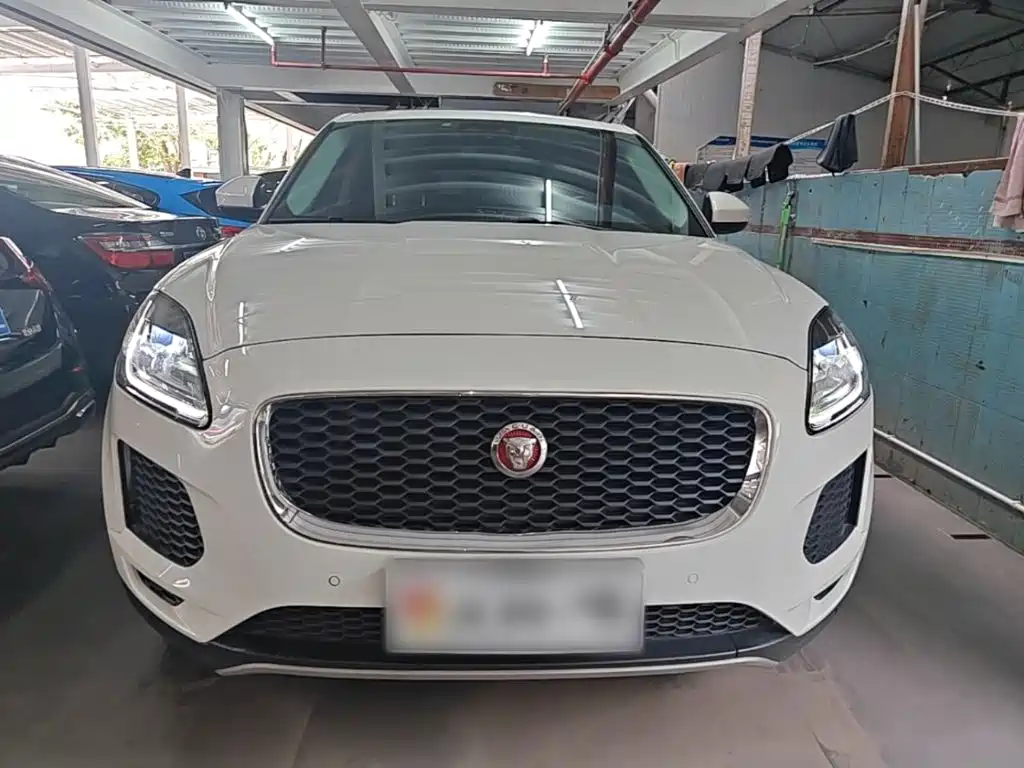 Jaguar E-PACE — фото 3