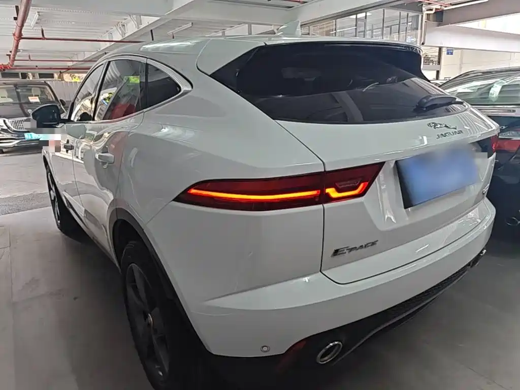 Jaguar E-PACE — фото 5