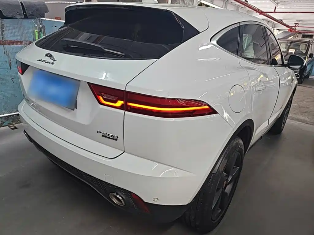 Jaguar E-PACE — фото 7