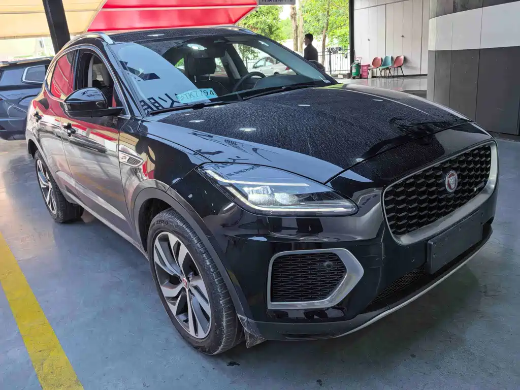 Jaguar E-PACE — фото 3