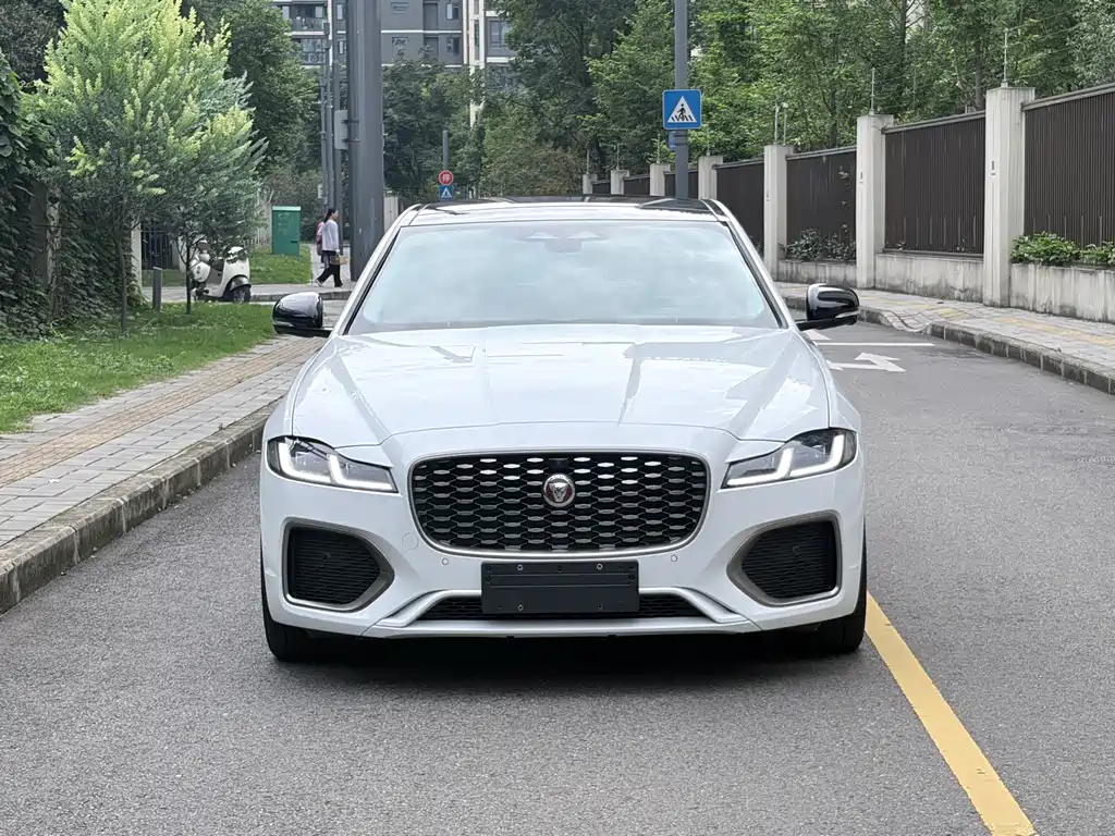 Jaguar XFL — фото 2