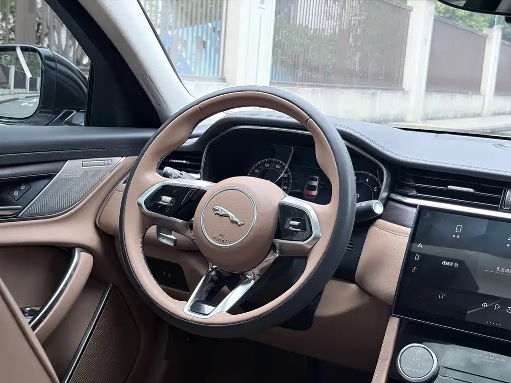 Jaguar XFL — фото 13