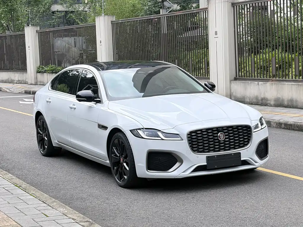 Jaguar XFL — фото 3