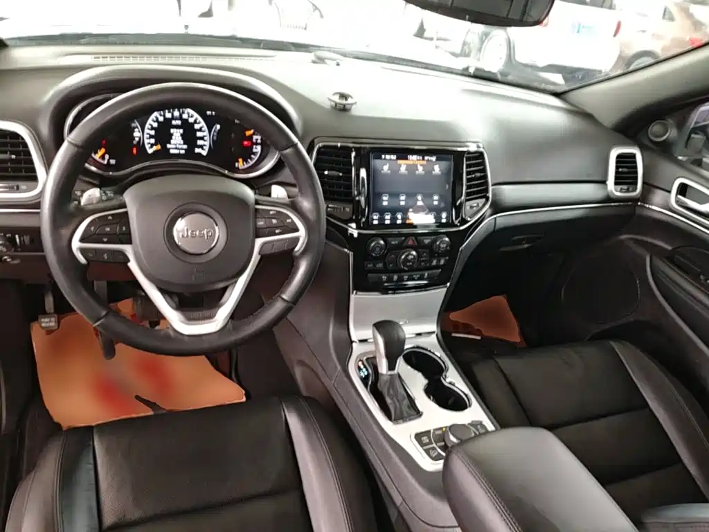 Jeep Grand Cherokee (Import) — фото 10