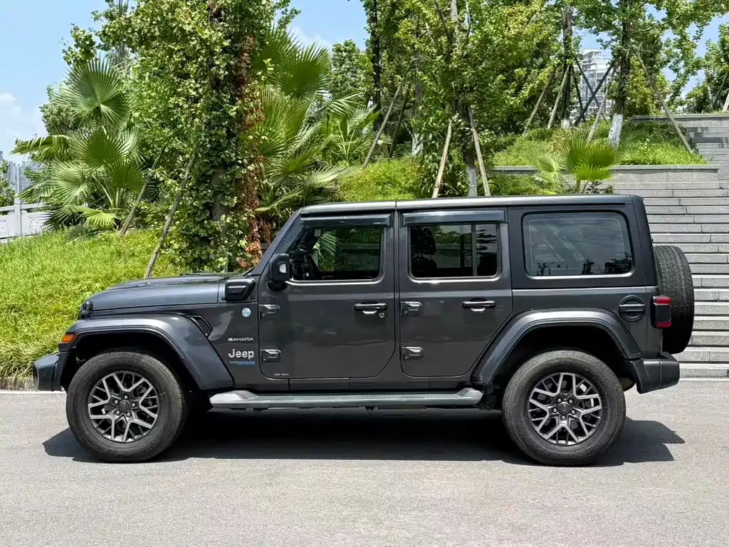 Jeep Wrangler PHEV — фото 3