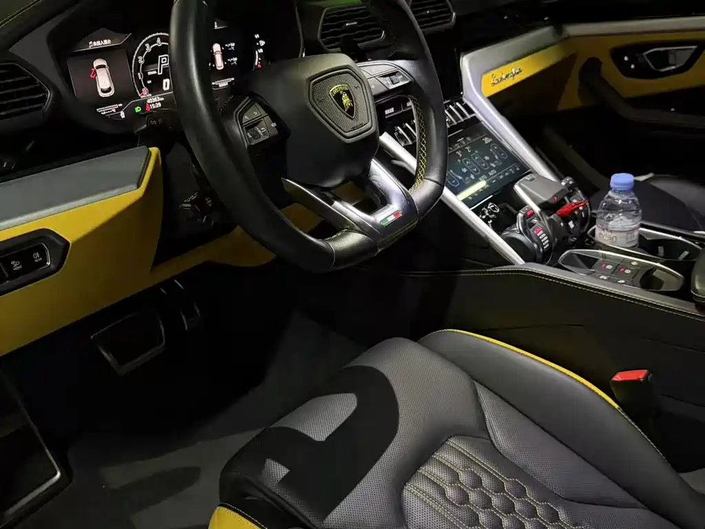 Lamborghini Urus — фото 7