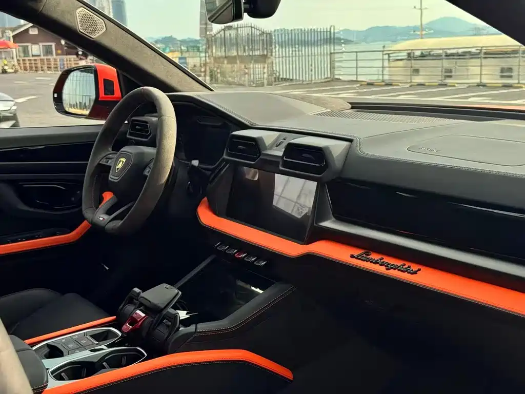 Lamborghini Urus SE — фото 7