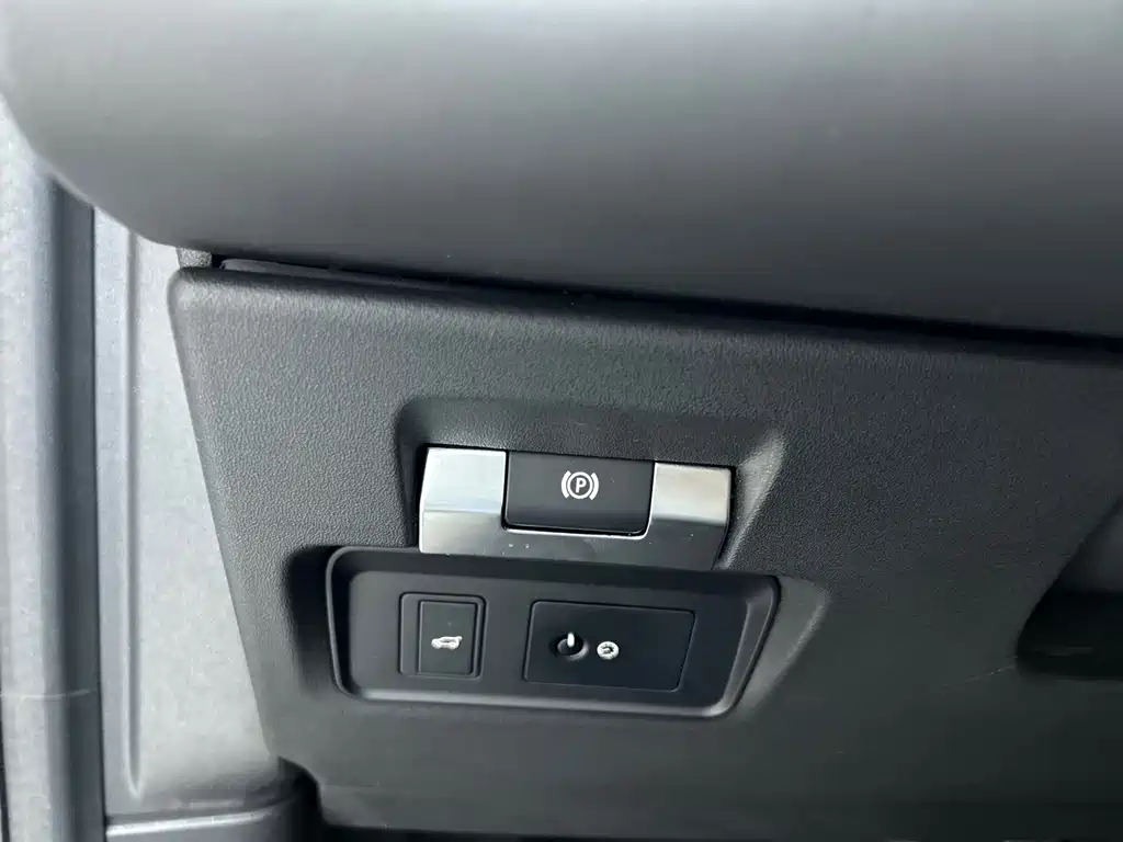 Land Rover Discovery Sport — фото 15