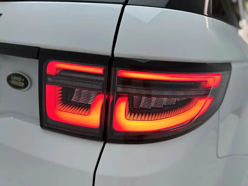 Land Rover Discovery Sport — фото 24