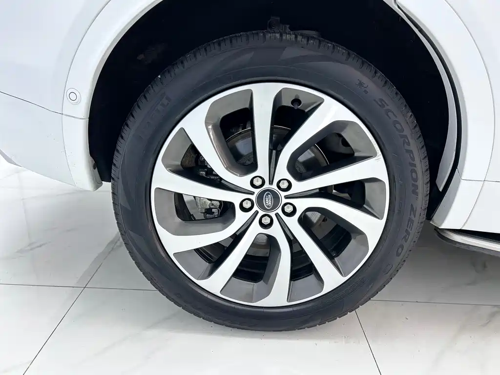 Land Rover Discovery Sport — фото 25
