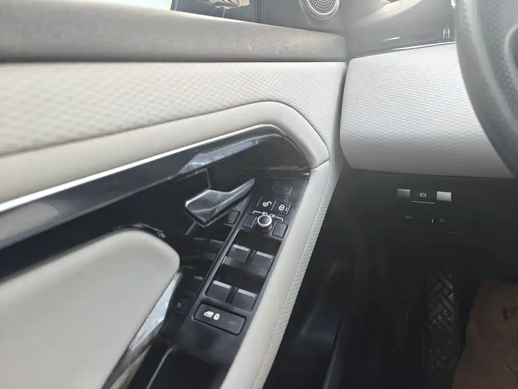 Land Rover Evoque — фото 23