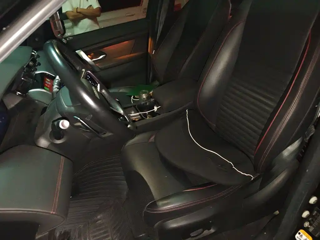 Land Rover Discovery Sport Hybrid — фото 11