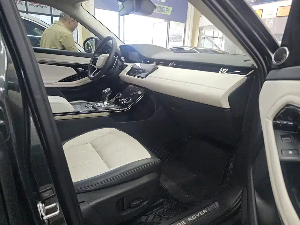 Land Rover Evoque — фото 12