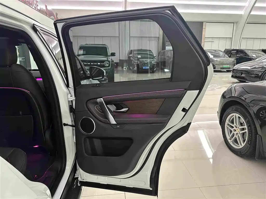 Land Rover Discovery Sport — фото 29