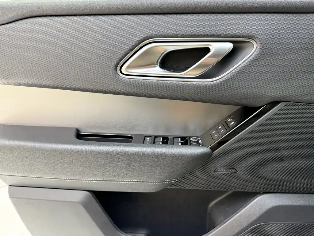 Land Rover Velar — фото 16