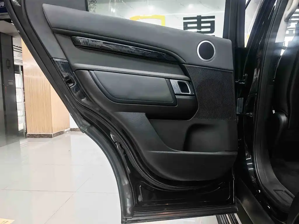 Land Rover Discovery — фото 13